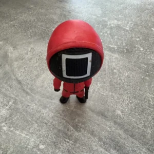 Limitované: Zberateľská postavička Squid Game - Red Warrior