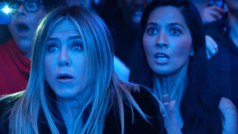 Nestarnúca Jennifer Aniston v traileri na komédiu Office Christmas Party o obrovskej vianočnej párty v jej firme