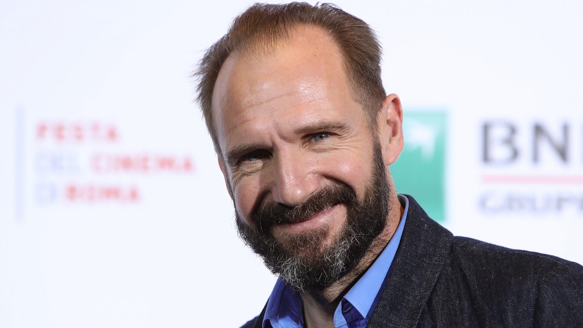 ralph fiennes lord voldemort v sérii fantastické zvery