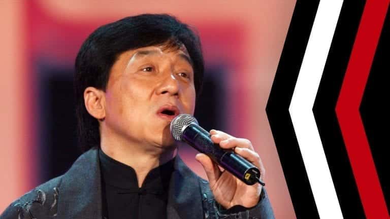 Jackie Chan spieva