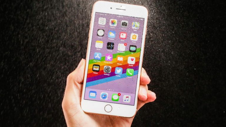 Apple prezrádza, kedy sa začne predávať lacný iPhone SE 2