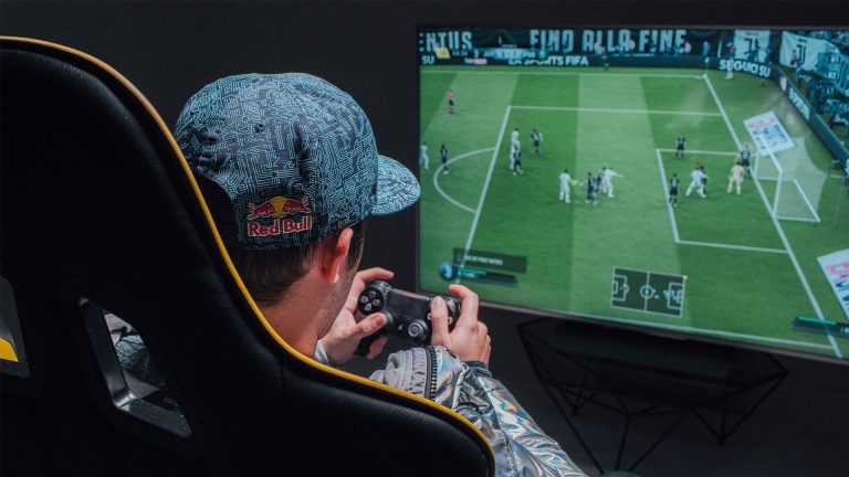 Red Bull Ultimátny Hráč – FIFA online turnaj aj s futbalistami Hrošovským a Pokorným