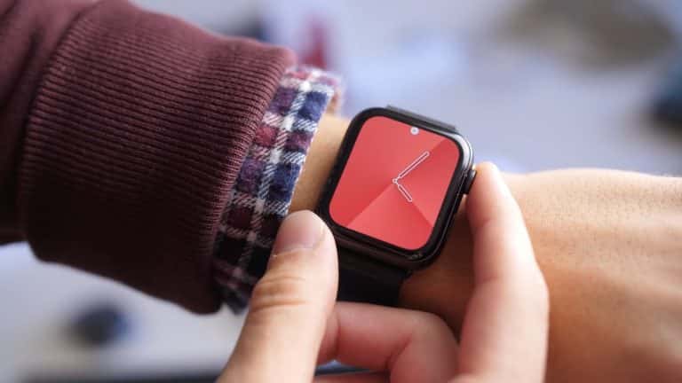 Apple Watch Series 6 budú vyrobené z tekutého krištáľu. Dovolí to neuveriteľný pokrok