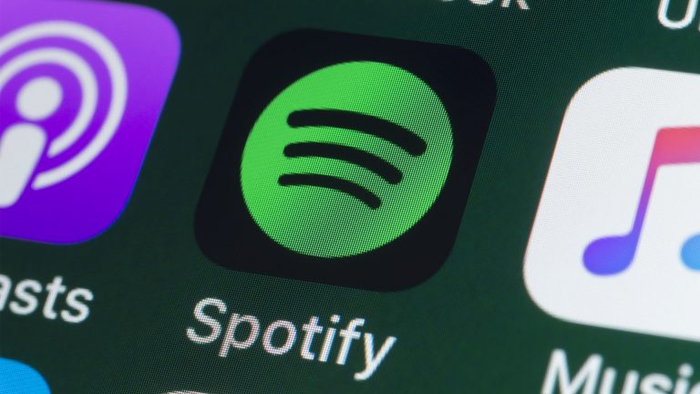 Siri je schopná prehrať hudbu cez Spotify; na Apple TV prišla Spotify appka