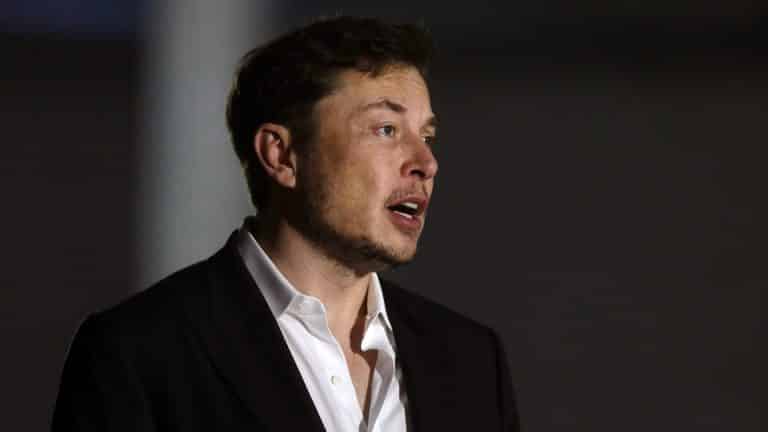 Tesla opäť sklamala svojich zákazníkov. Čo Elon Musk prezradil o starších modeloch áut?