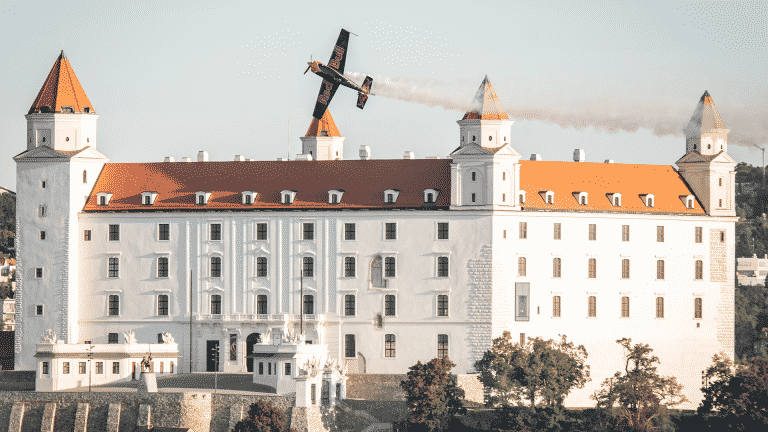 Letecká šou v Bratislave upútala pozornosť hlavného mesta Slovenska