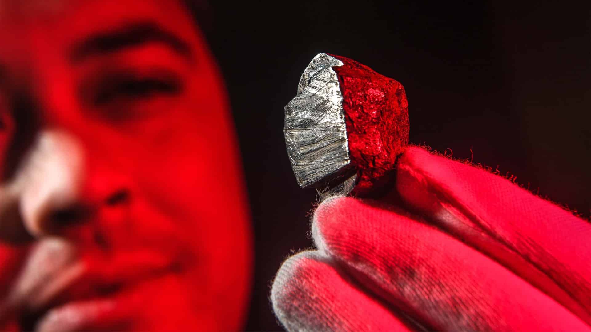 Vedci objavili nový minerál z meteoritu