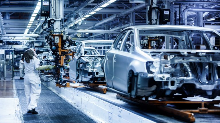 Volkswagen obnovuje výrobu. Ktorá fabrika sa opäť otvorí už koncom apríla?