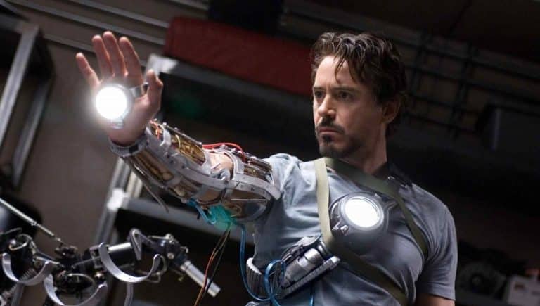 Šialeným YouTuberom sa podarilo vyrobiť skutočnú Iron Man rukavicu. Pozrite sa na ňu v akcii
