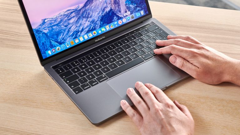 Nový 13-palcový MacBook Pro prinesie hardvér spred 5 rokov. Prečo by to Apple robil?