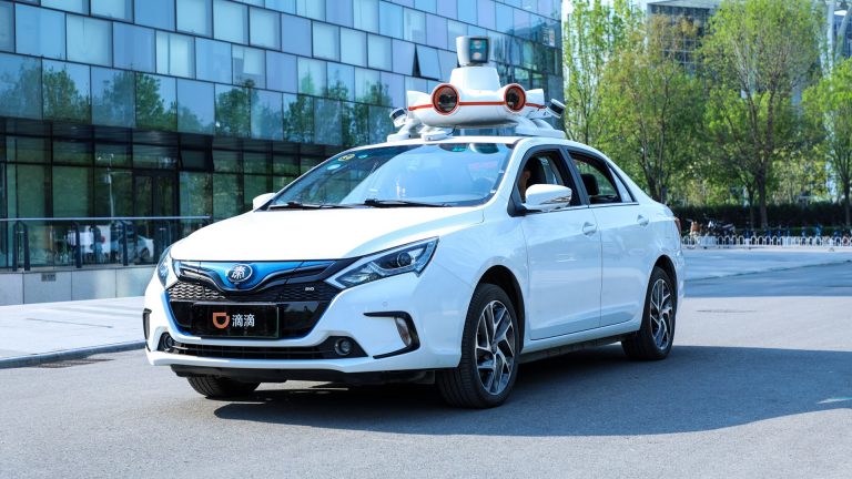 Kedy čínsky konkurent Uberu do sveta rozšíri taxíky bez šoférov?