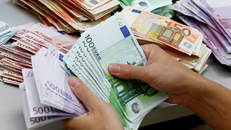 priemerny plat na slovensku eu