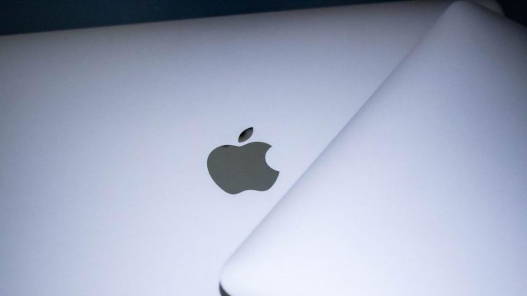 Patent na najnovší MacBook Pro od Apple odhalil až 5 displejov. Páči sa vám takýto štýl?