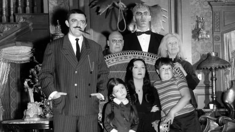 Tim Burton urobí reboot televízneho seriálu Rodina Addamsovcov. Aké má režisér s projektom plány?