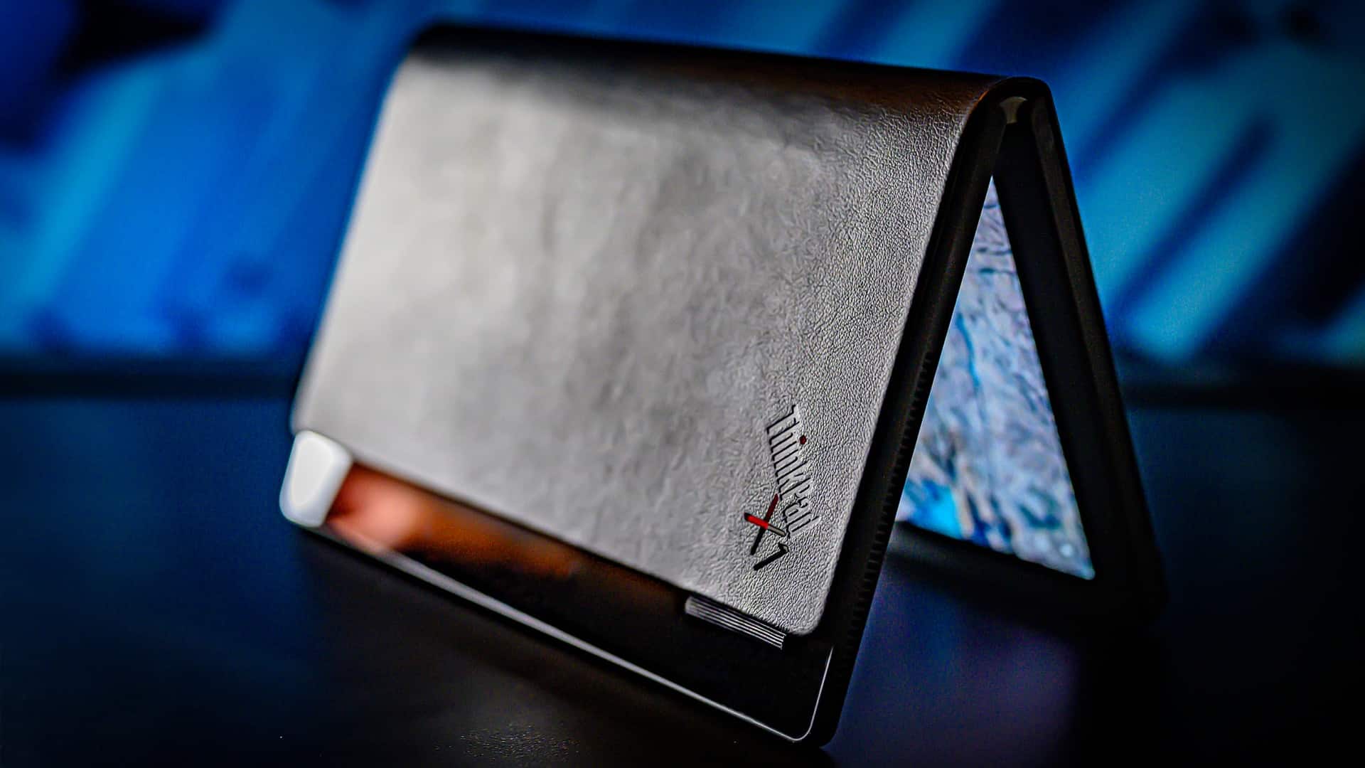 Lenovo notebook s ohýbateľným displejom