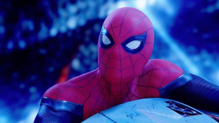 Tom Holland nás navnaďuje na film Spider-Man 3. Odkazuje fanúšikom, že sa majú pripútať