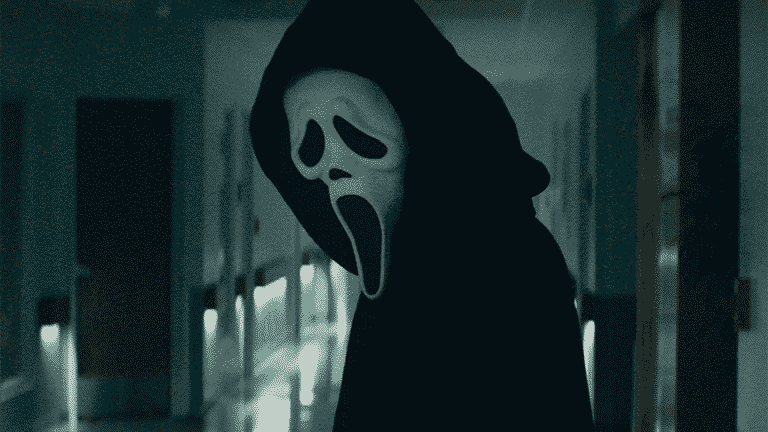 Ikonický maskovaný vrah Ghostface opäť zabíja v prvom traileri k hororu Scream