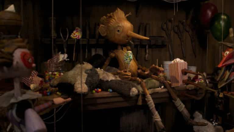 Pinocchio odhaľuje prvé fotografie a Guillermo del Toro prezrádza viac detailov o jeho verzii