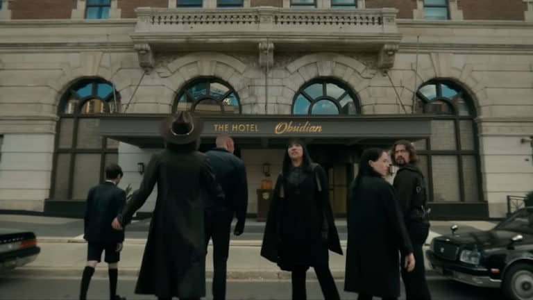 Hotel Obsidian, v ktorom budú členovia The Umbrella Academy bývať v tretej sérii, sa ukazuje v novom videu