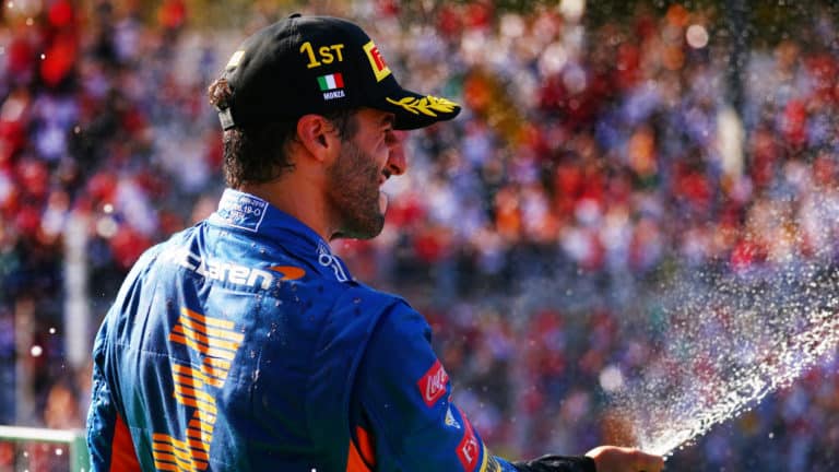 Hulu pripravuje nový seriál z prostredia Formuly 1 s Danielom Ricciardom