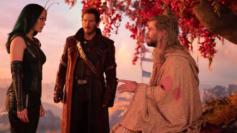 Vymazaná scéna z filmu Thor: Láska a hrom ukazuje iný prvotný stret so Star-Lordom