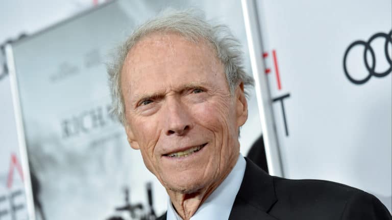 Clint Eastwood oznamuje posledný film svojej kariéry. Prenáša nás do prostredia súdu